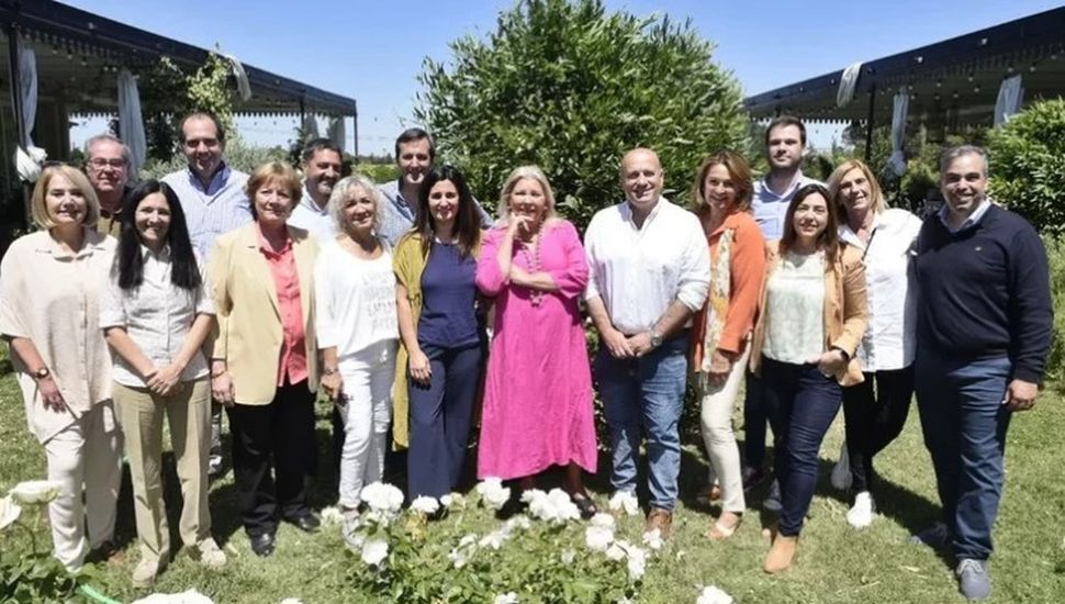 Carrió pidió "terminar con los chismorreos políticos”