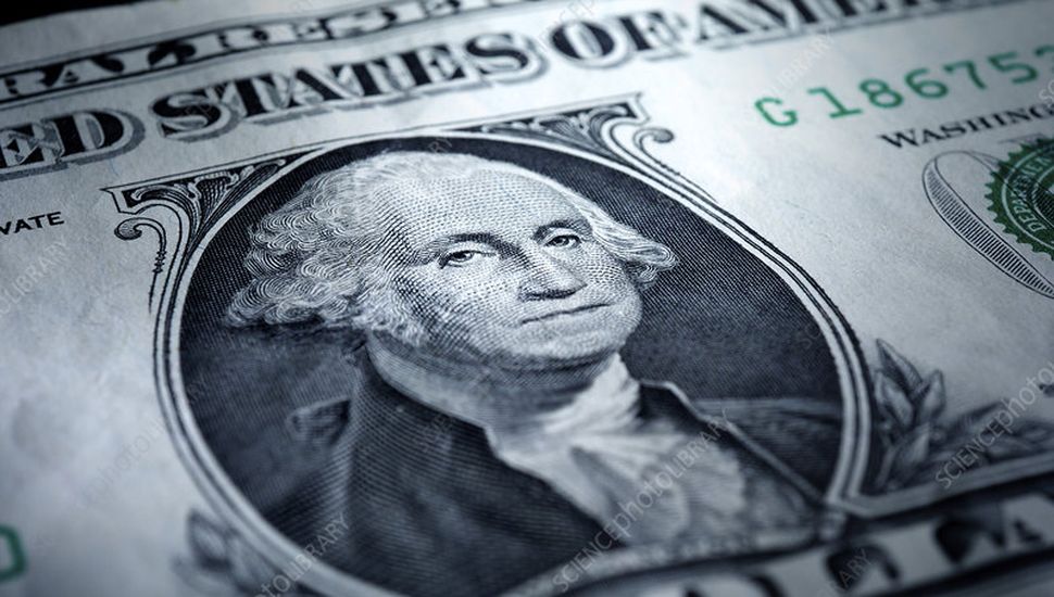 El dólar blue sube 35 pesos y quiebra la barrera de los 1500