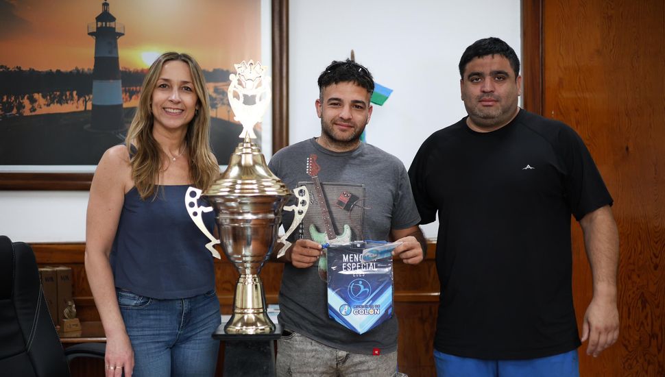 Motociclismo: Colón homenajeó al subcampeón Gustavo Maier