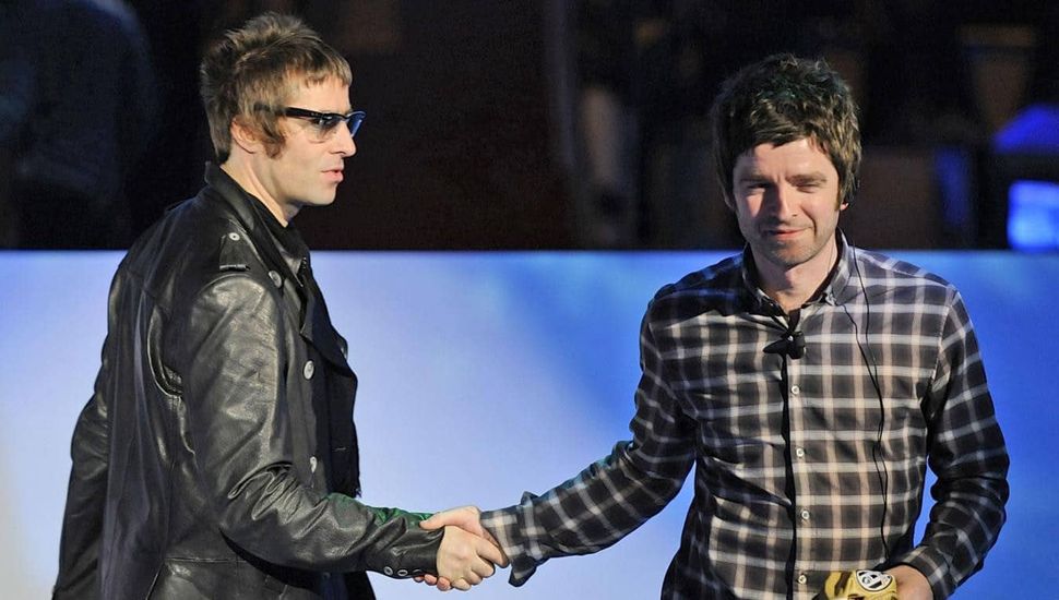 La banda británica Oasis anunció su regreso a los escenarios en el 2025