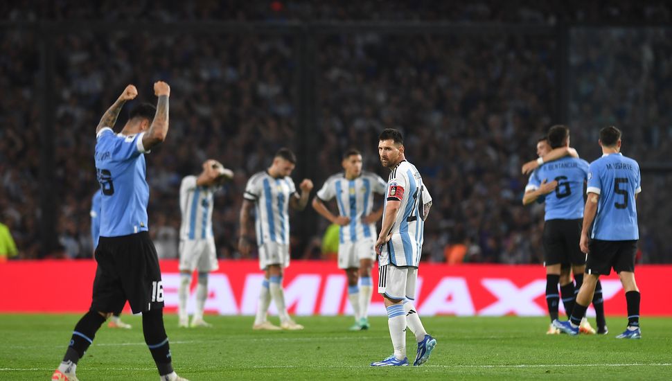 Argentina jugó mal y perdió con Uruguay en La Bombonera