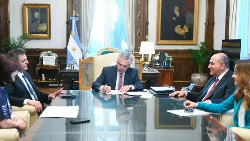 Alberto Fernández asignó a movimientos sociales el 30% de la obra pública