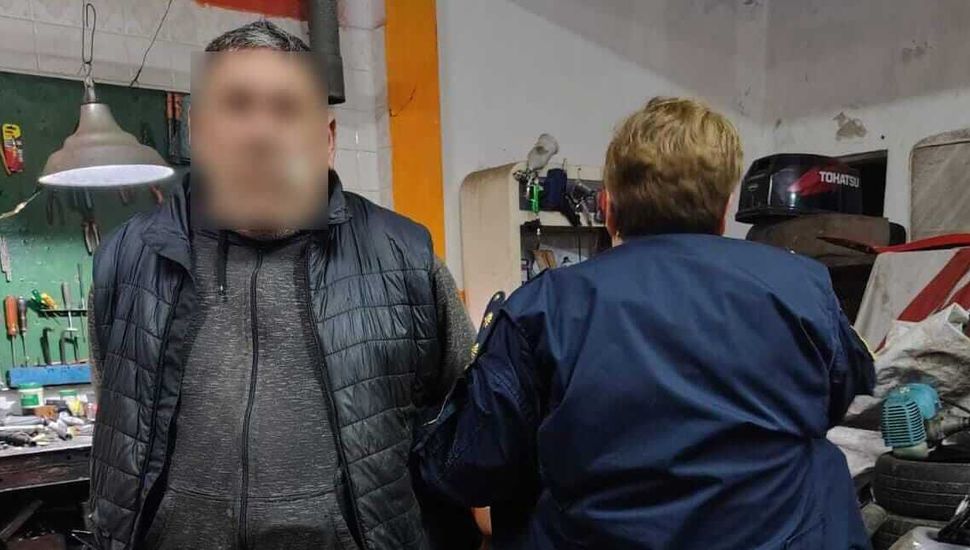 Allanamientos y detención durante procedimientos para dar con el prófugo que baleó a un policía en Pergamino