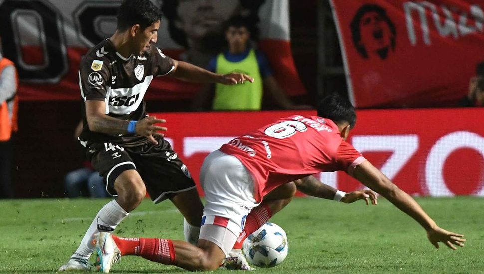 Argentinos Juniors superó a Platense y quedó puntero del Grupo A