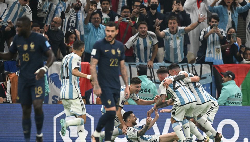 Argentina le gana a Francia 2 a 0 al término del primer tiempo