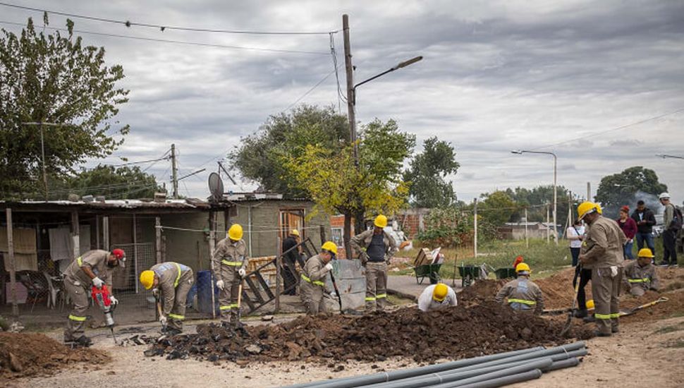 Comenzaron los trabajos de construcción de la red de agua para el barrio Valacco de Salto