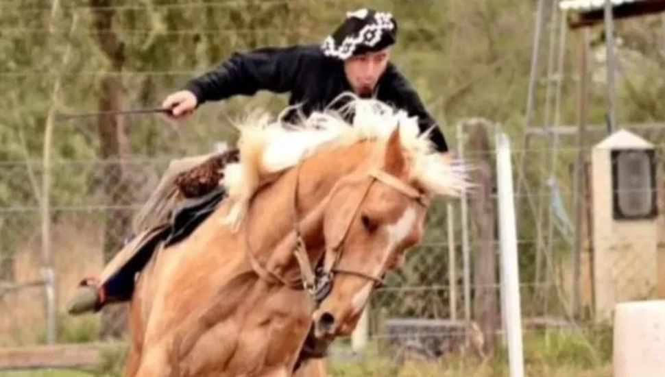 Murió un jinete tras caer de su caballo en un festival de doma en Arrecifes