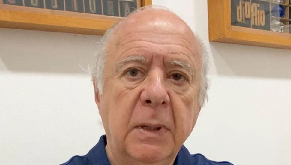 El Dr. Héctor M. Lebensohn, director de Democracia, recibió una distinción de la Legislatura provincial