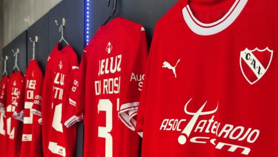 Ex jugadores de Independiente subastarán camisetas
