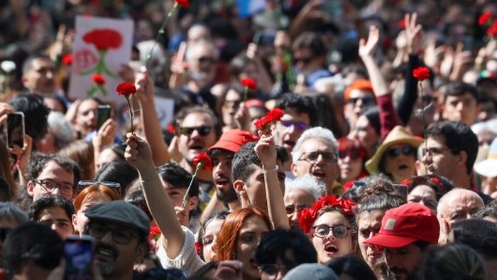 La revolución de los Claveles: un antes y un después en Portugal