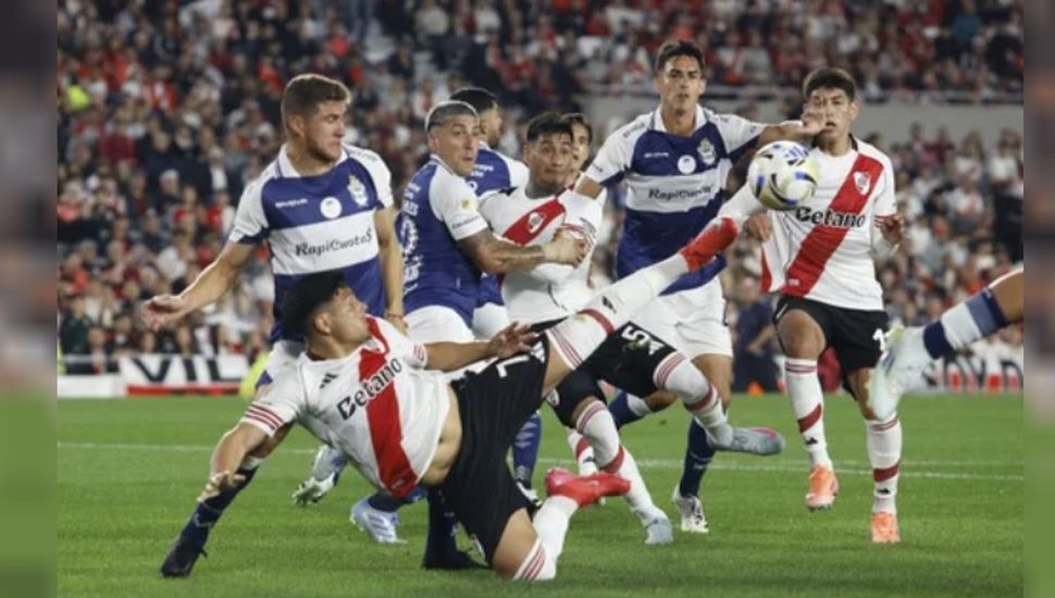 River perdió y profundizó su crisis