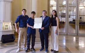 La Legislatura porteña reconoció el talento de Dibu Juani, el joven dibujante de Pergamino