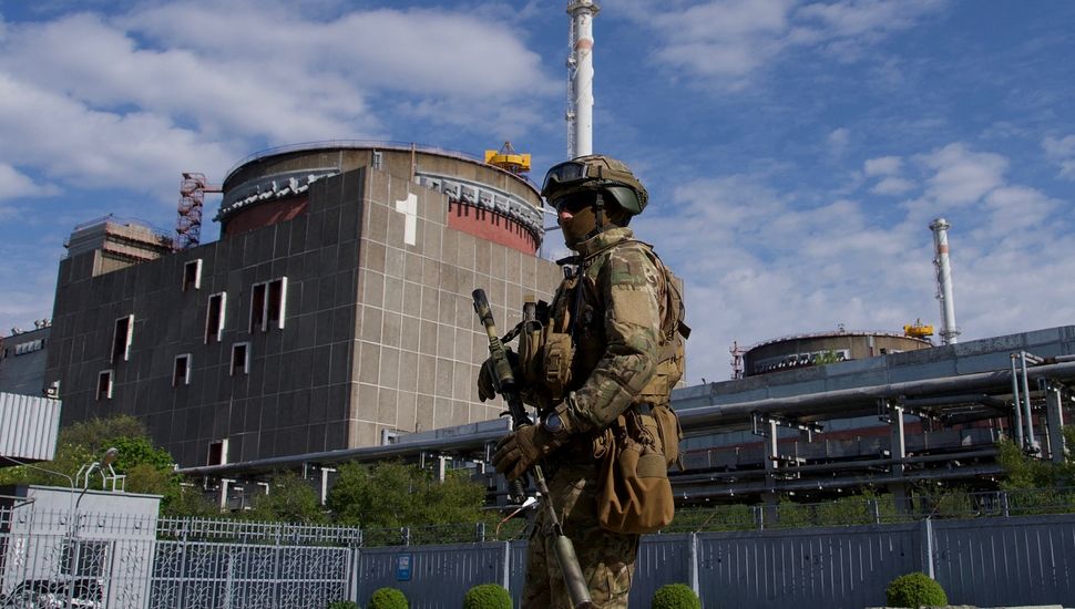 Bombardeos sacudieron la gran central nuclear de Ucrania