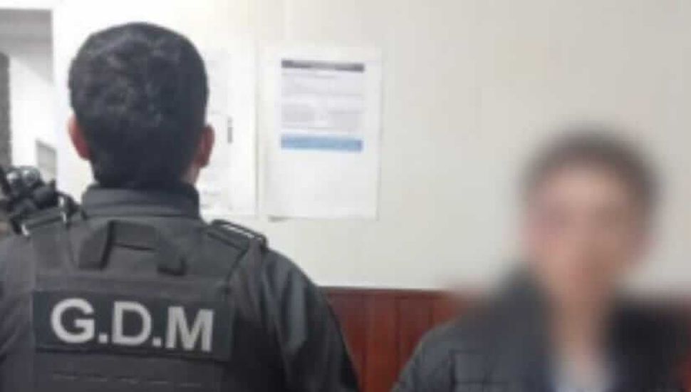 Tenía tres pedidos de captura, robó una vivienda y fue detenido