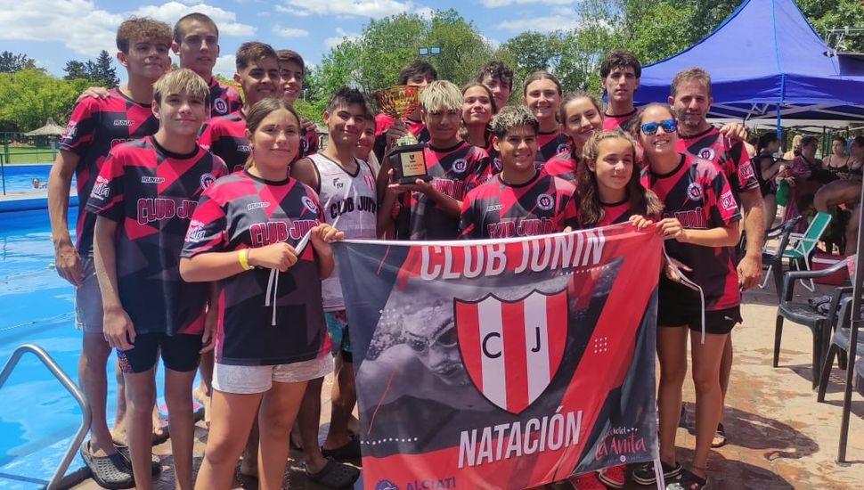 Imparable: El Club Junín se quedó con las “24 horas de Natación”