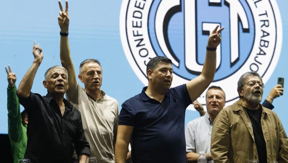 La CGT mueve fichas para frenar la reforma laboral de Milei