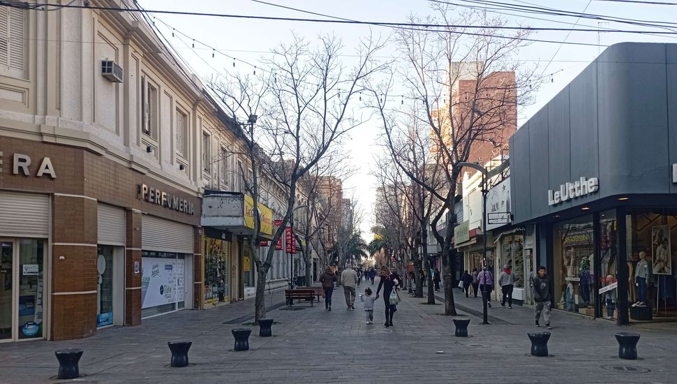 Buscan mayor presencia de inspectores de tránsito y policías en la peatonal de Pergamino