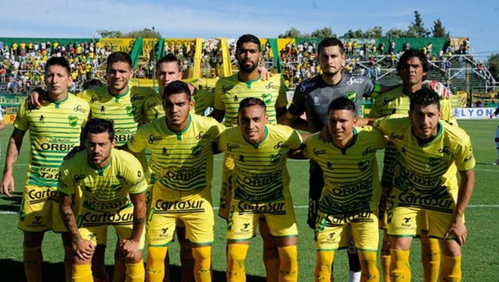 Defensa y Justicia choca con Peñarol, en Montevideo