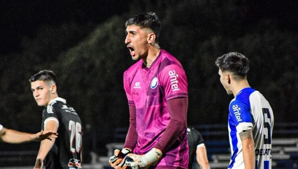 Un arquero argentino convirtió un gol de arco a arco