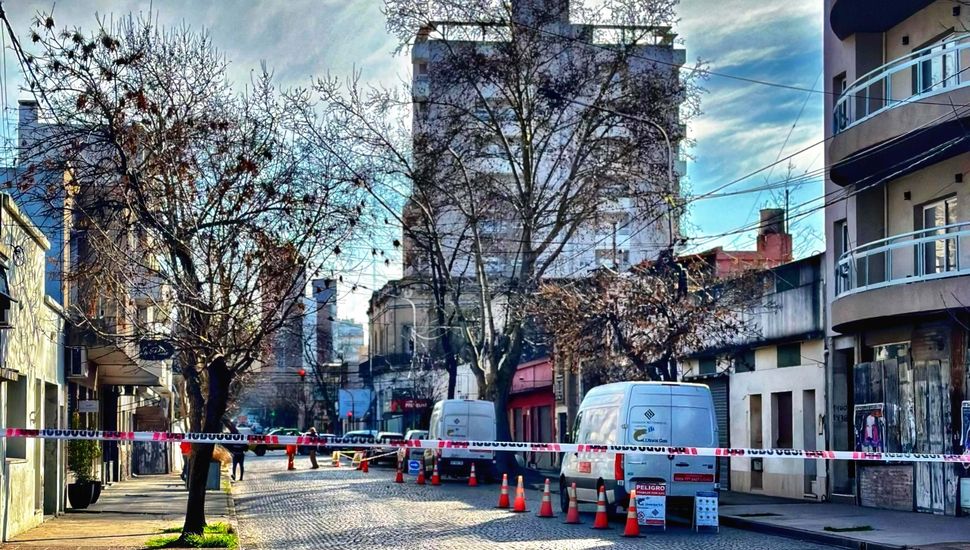 Evacuan una cuadra de la ciudad por un escape de gas tras la rotura de un caño maestro