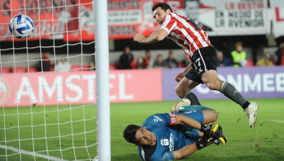 Sudamericana: Estudiantes goleó a Tacuarí