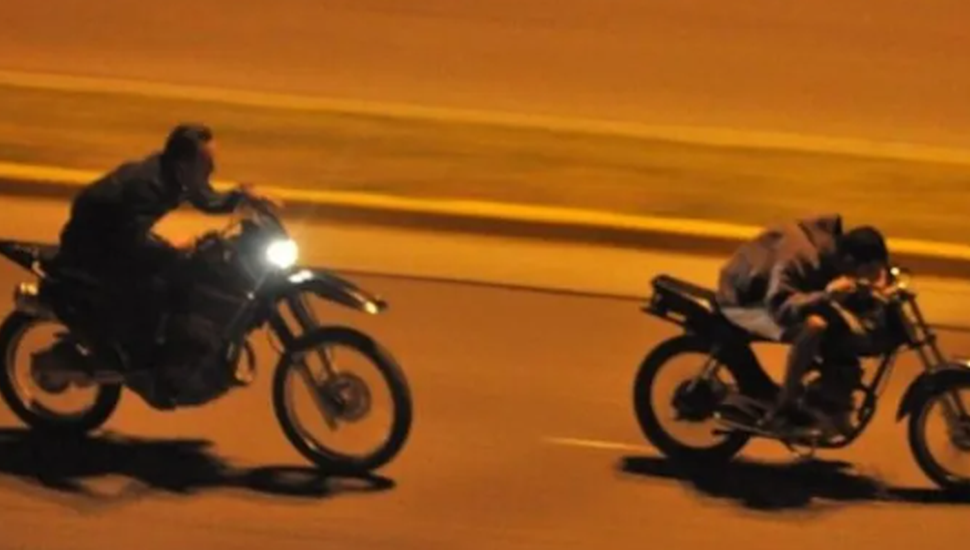 Un choque entre dos motos dejó a dos jóvenes en estado crítico