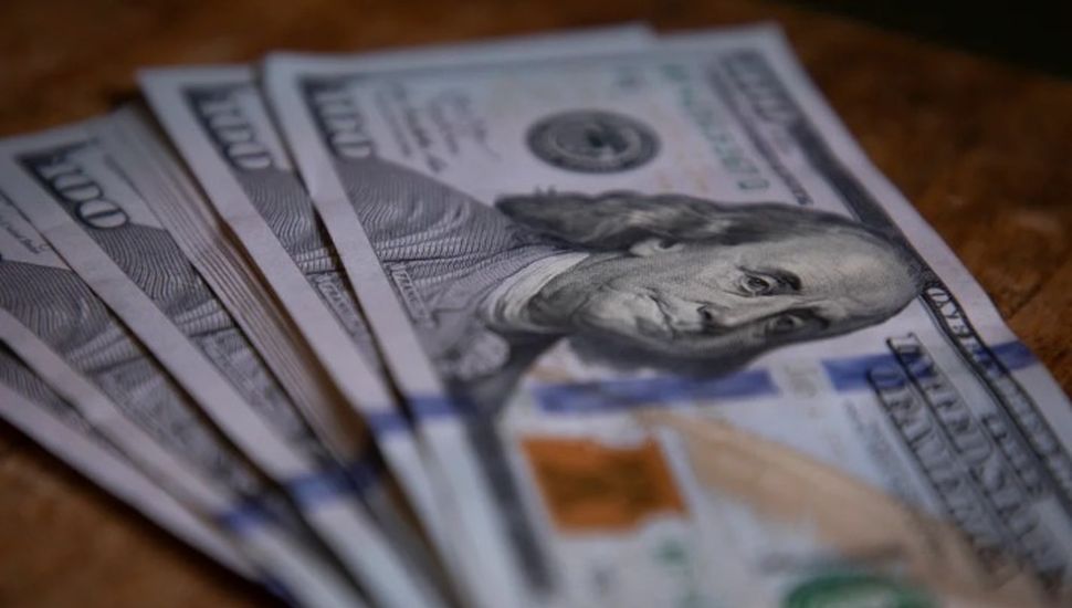 El dólar oficial volvió a pegar un fuerte salto: alcanzo por primera vez los $1280