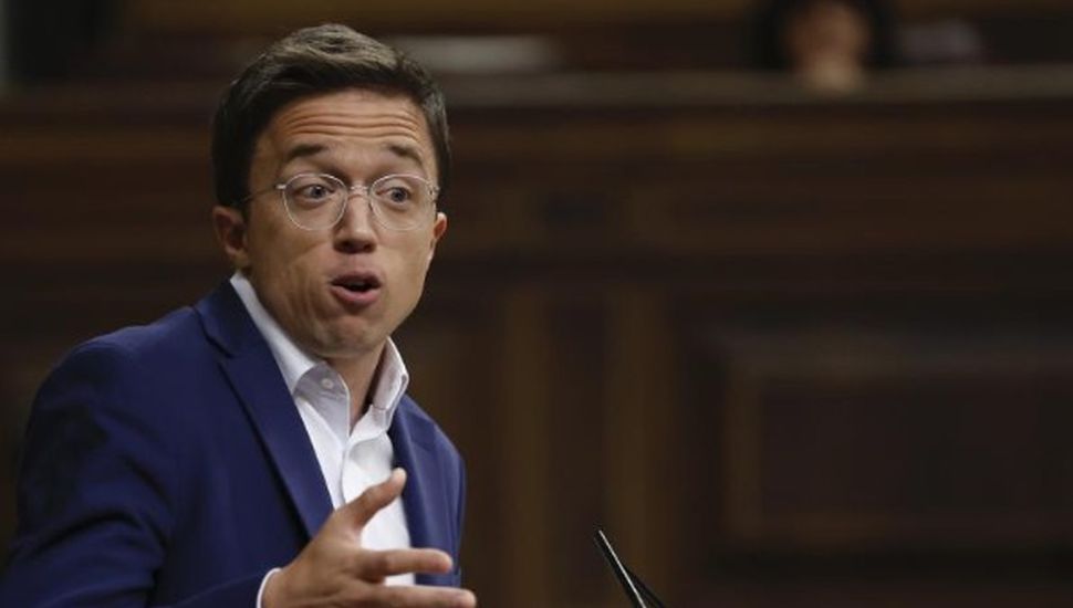 Acusado de acoso sexual, el referente de la izquierda española Errejón renunció a su banca de diputado