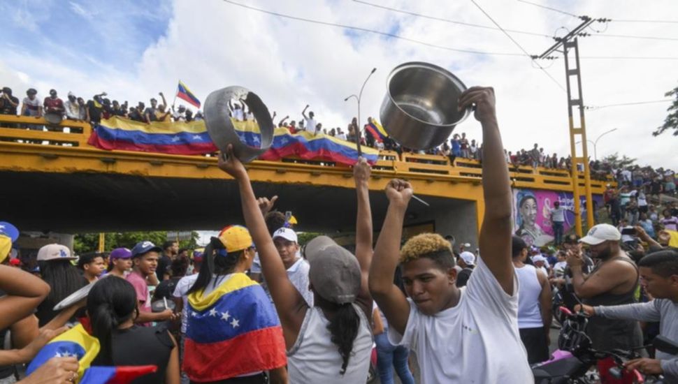 Cacerolazos y protestas contra la reelección de Maduro