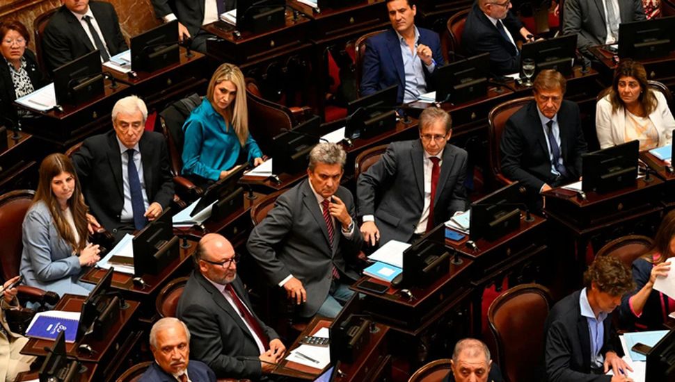 Tras semanas de operaciones cruzadas entre LLA y el PRO, el Senado tratará hoy Ficha Limpia