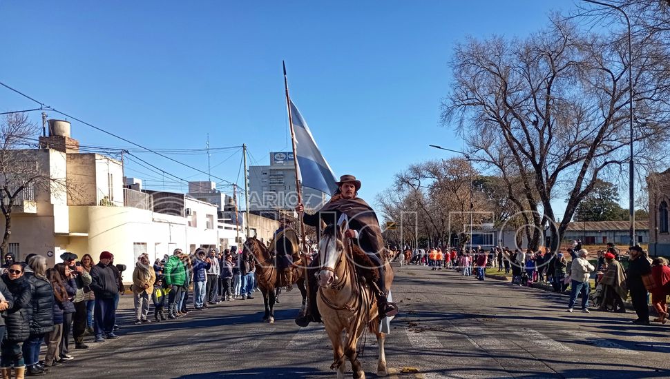 Martínez encabezó los festejos del 9 de Julio y mostró su apoyo al Pacto de Mayo