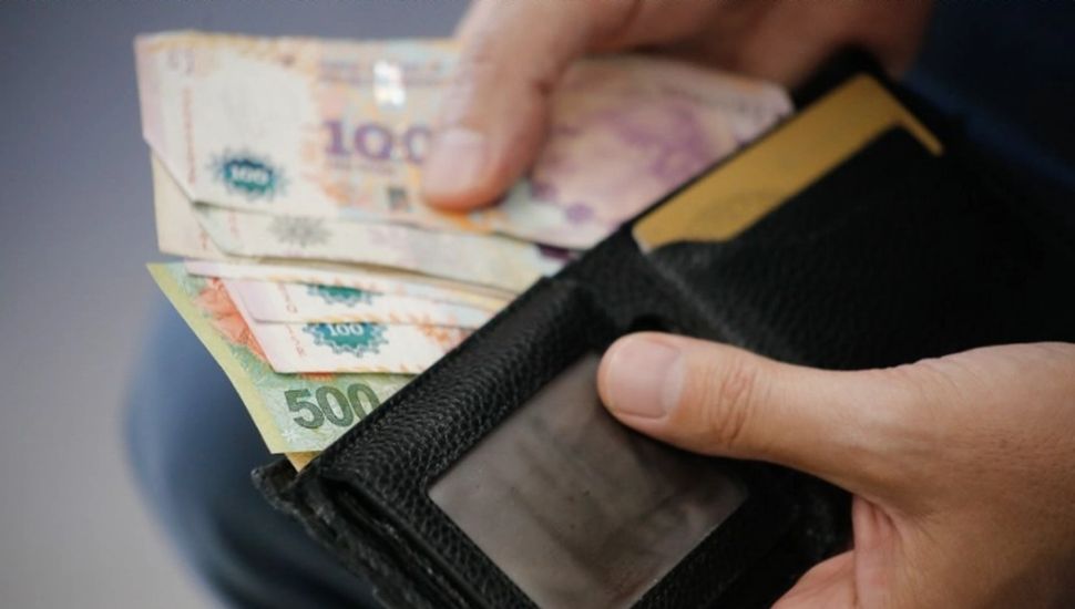 Salario mínimo: el Gobierno fija aumentos escalonados hasta agosto de 2026