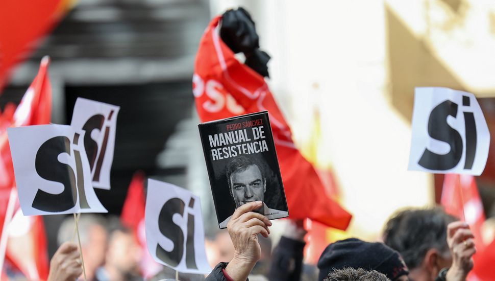 España se moviliza para pedirle a Sánchez que no renuncie