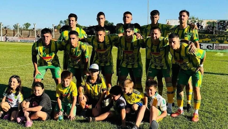 Defensores de Salto igualó con Rivadavia de Lincoln y dejó la serie abierta