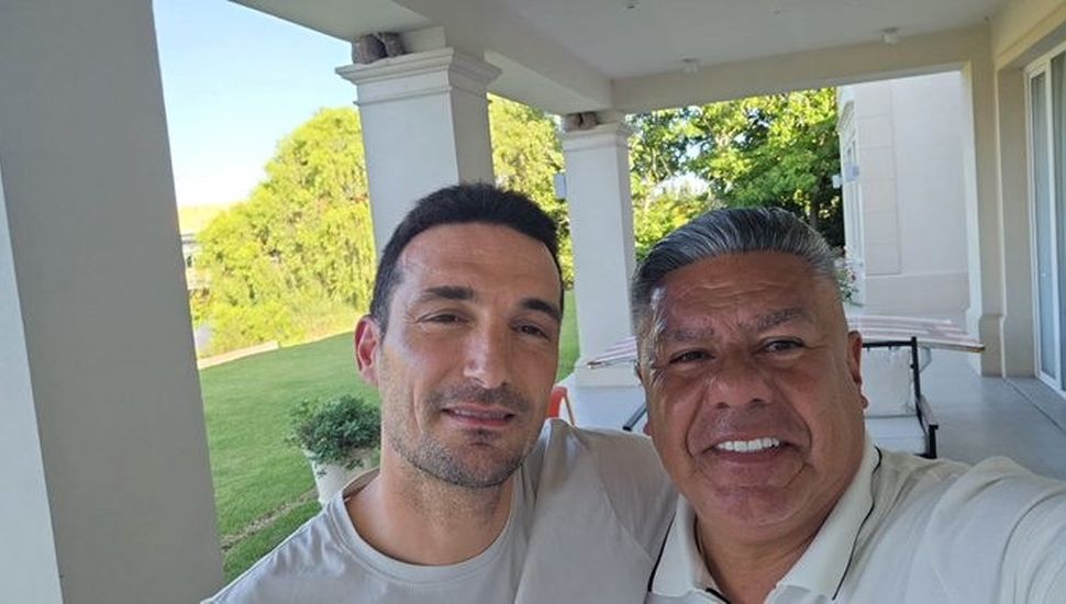 Scaloni le confirmó a Tapia que dirigirá la Copa América 2024