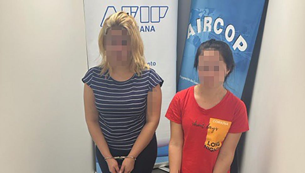 Detiene a otras dos mujeres en el Aeropuerto de Ezeiza con cocaína dentro de sus cuerpos