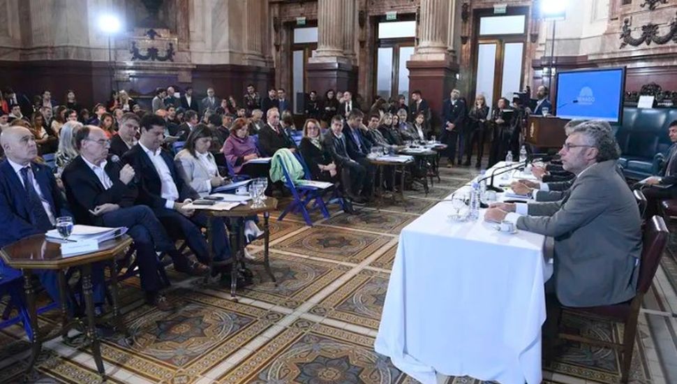 Los senadores debatirán los fondos universitarios