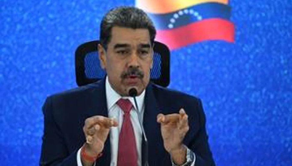 Maduro firma un decreto de estado de conmoción externa
