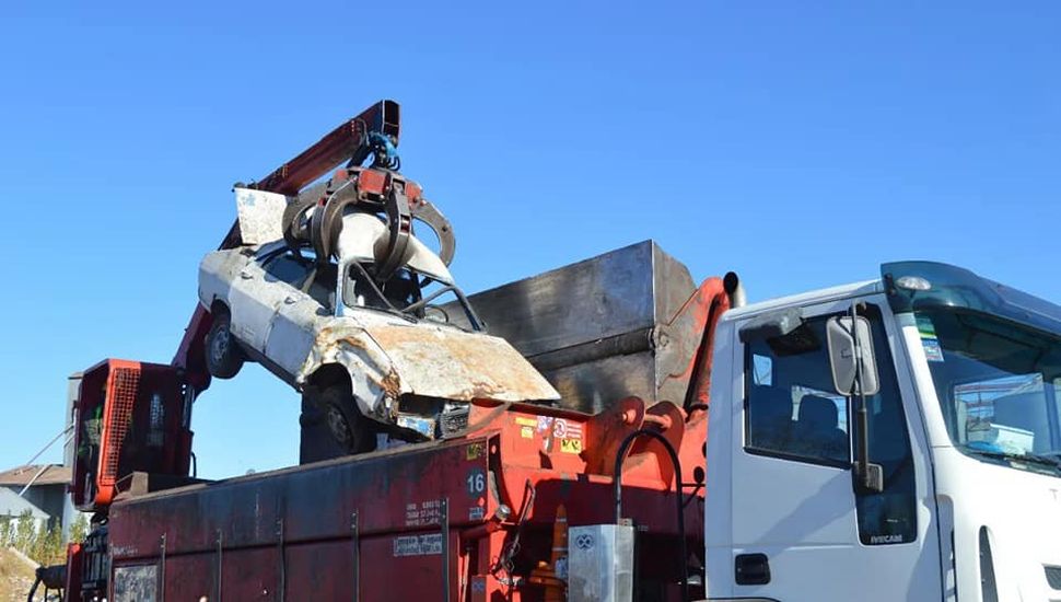 Salto realizó la primera compactación “solidaria” de autos