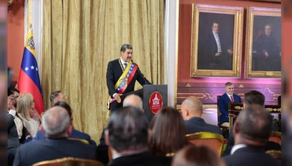 Rodeado de polémica y denuncias, Maduro asumió su tercer mandato y se refirió a Milei en su discurso