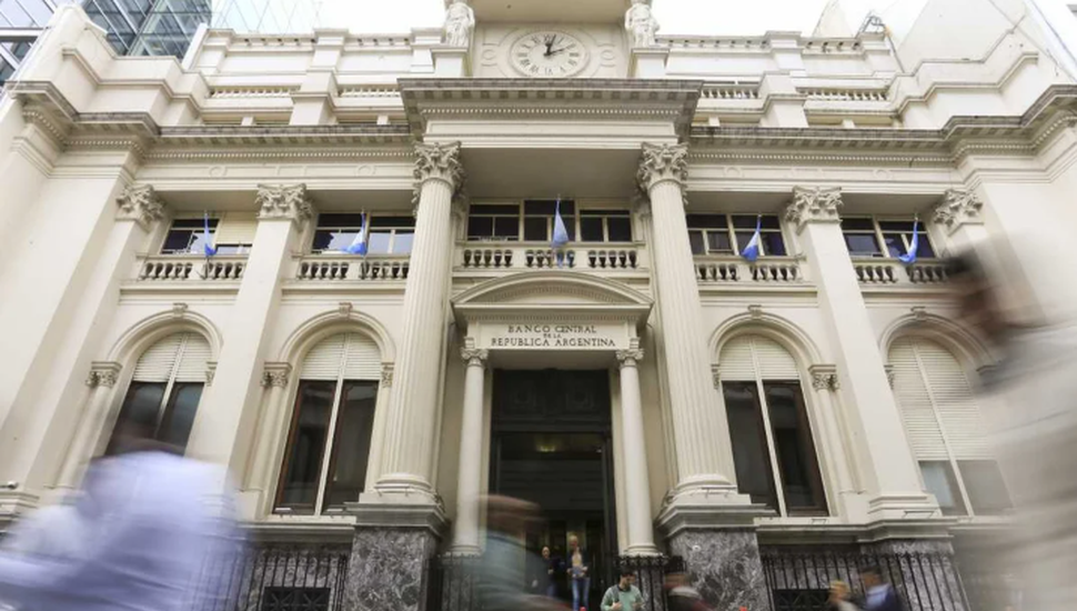 El Banco Central vendió US$53 millones para que el dólar no perforara la línea de flotación