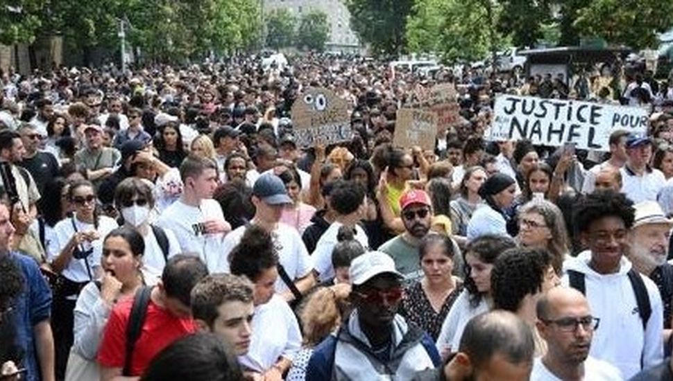 Crece la violencia en Francia con represión y disturbios