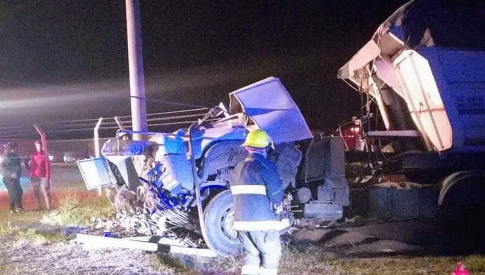 Pergamino: camionero perdió la vida al chocar contra una columna de hormigón