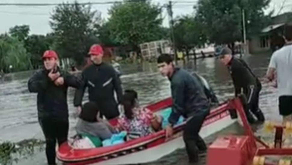 En Salto comenzó a bajar el agua, pero aún hay 35 familias evacuadas