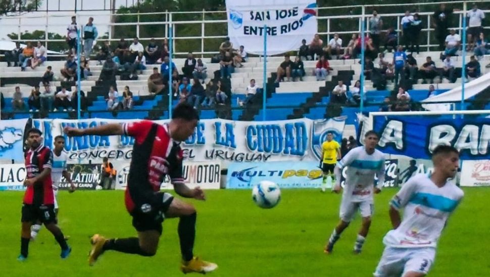 Douglas rescató un empate en su visita a Concepción del Uruguay