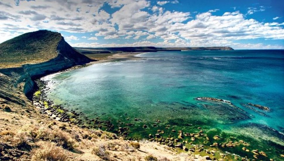 La bahía patagónica de agua turquesa que es un paraíso marino