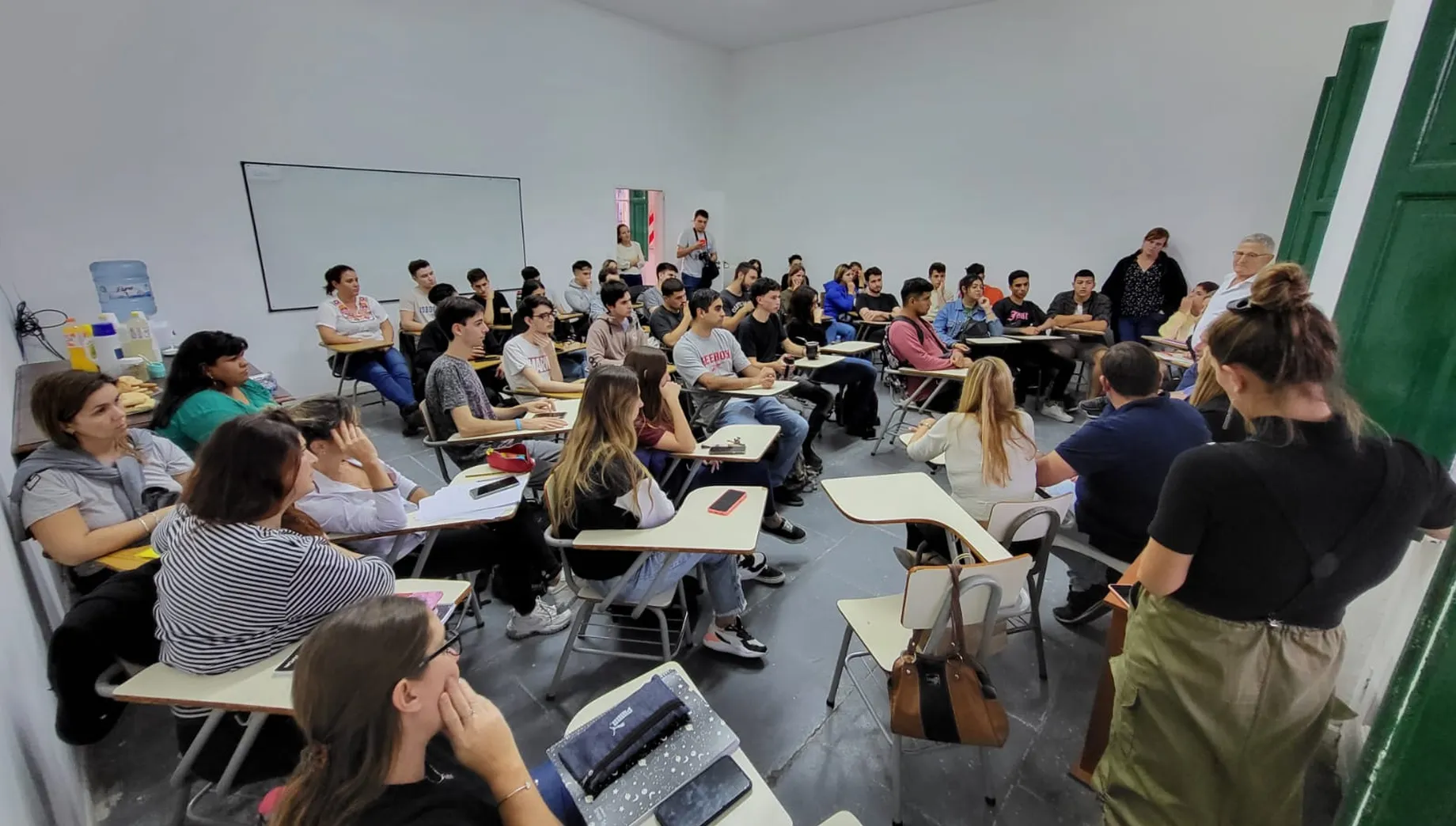 Bouvier compartió una charla con estudiantes de la UNNOBA • Diario Núcleo