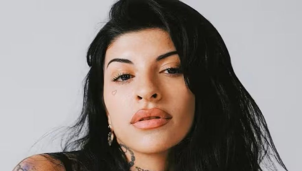 Cazzu: del trap al papel con una revolución feminista con ritmo y furia