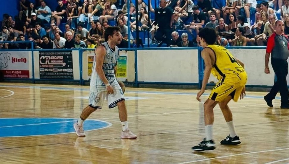 Argentino y Comu juegan el segundo partido de la final