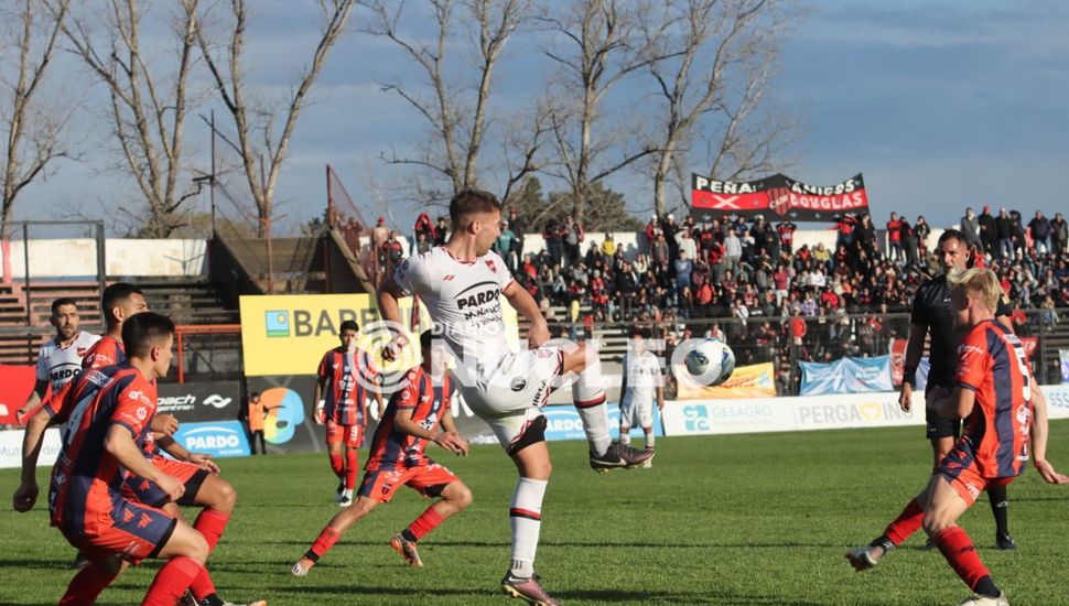 Douglas igualó con DEPRO en el Miguel Morales